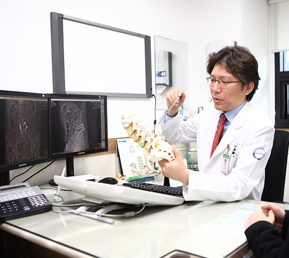 Neurosurgery (Spine) - Jae Hyeon LIM, M.D., Director