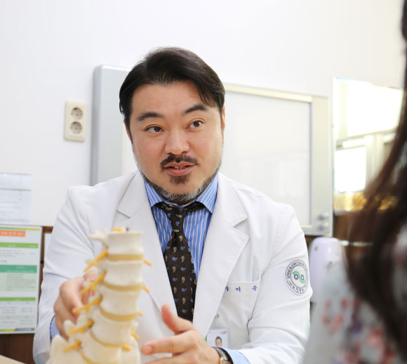 Neurosurgery (Spine) - Jun Ho(Luke) LEE, M.D., Director
